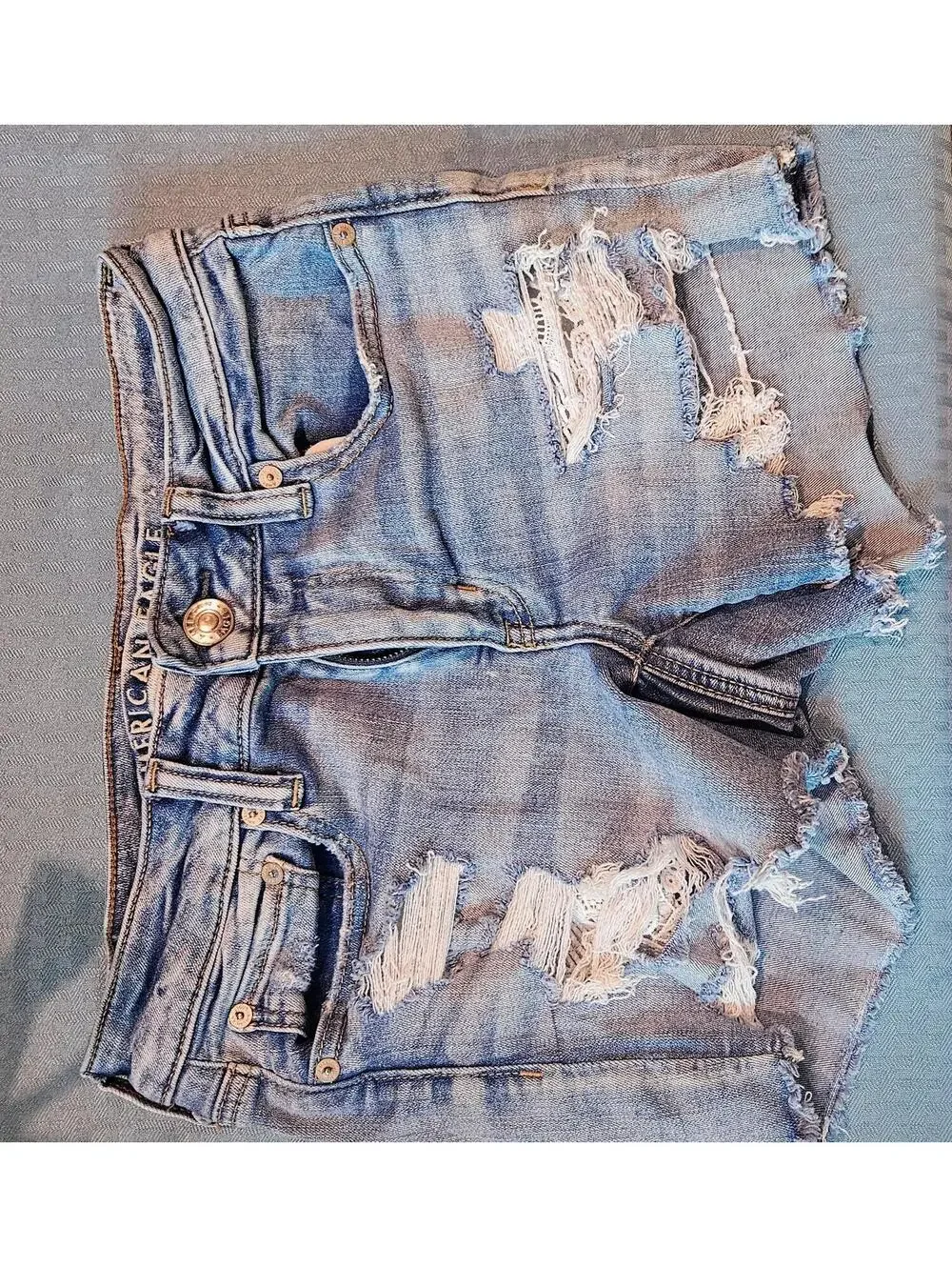 AMERICAN EAGLE MIDI DISTRESSED DENIM SHORTS SIZE 6